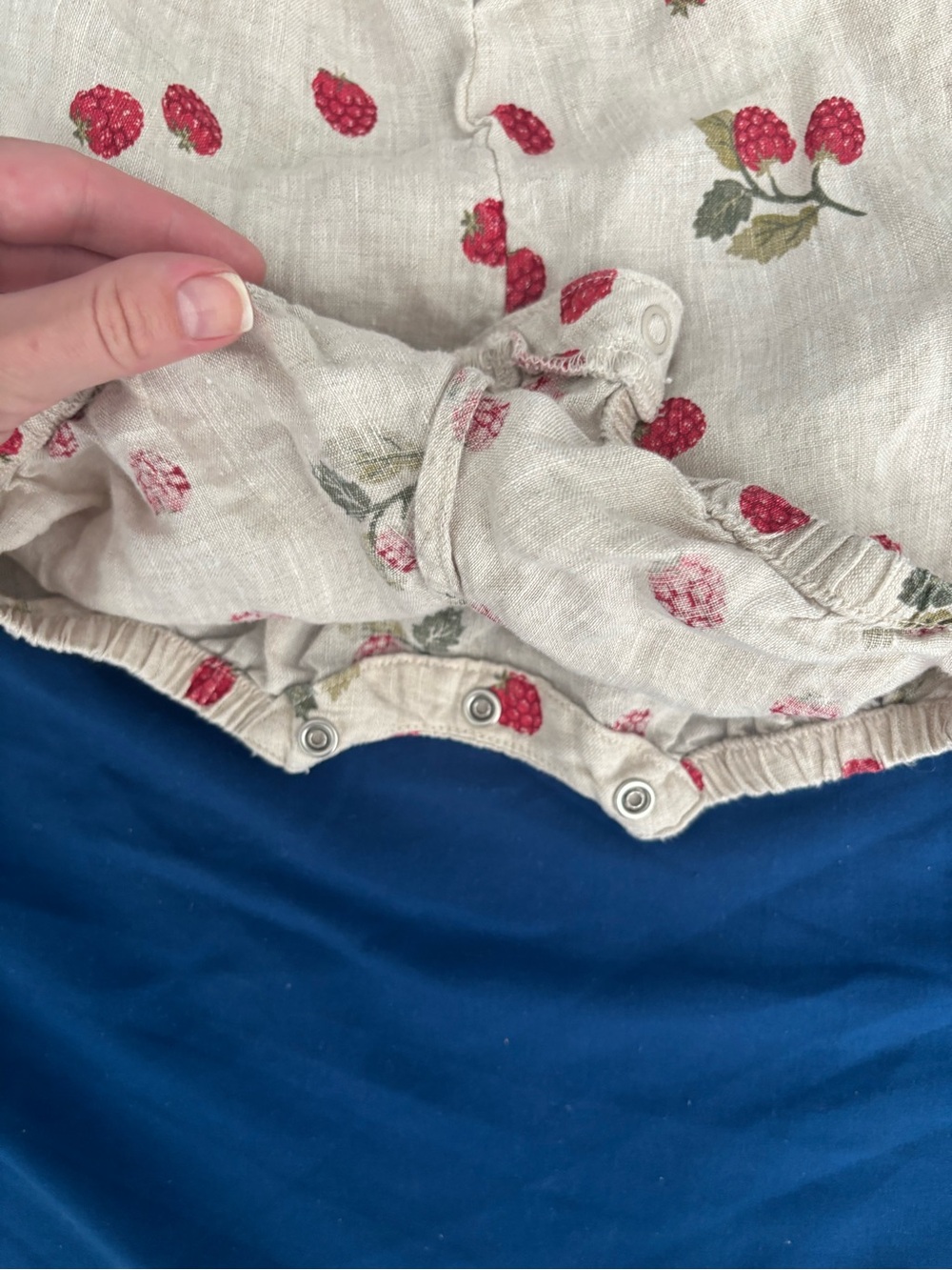 100 Linen Baby Romper with Raspberry Print - Picture 4 of 6